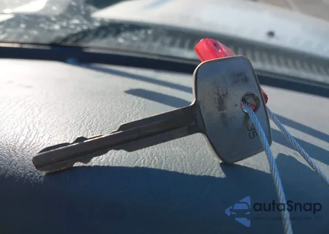 2000 Toyota Tacoma из США, поврежденный, VIN 5TEPM62N8YZ686492